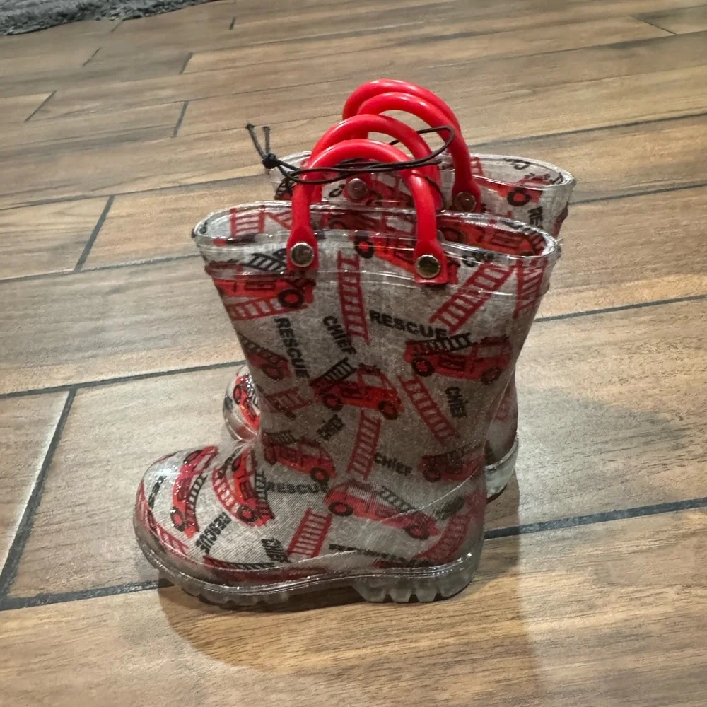 KOMFOR ME Red fire truck light up rain boots size 7